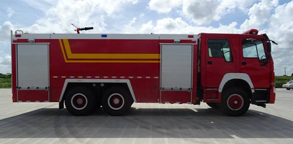 消防车遭轿车恶意挡道，被交警传唤后...